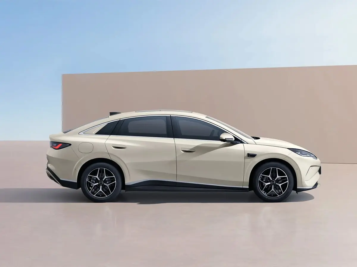BYD Seal 06 I Седан EV — 照片 2