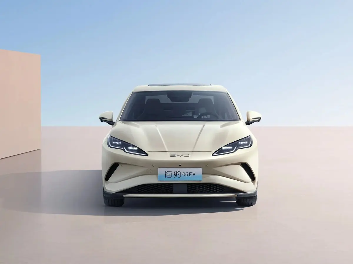 BYD Seal 06 I Седан EV — 照片 3