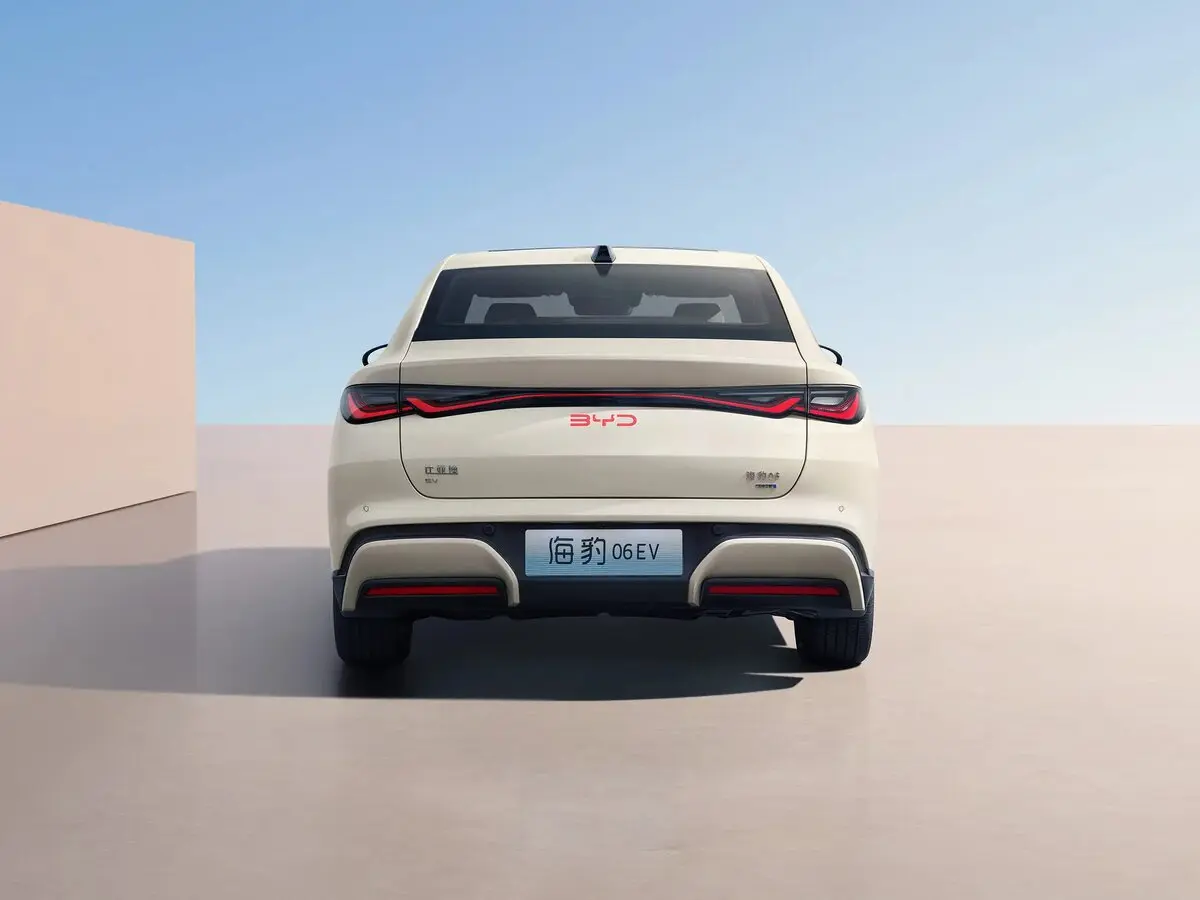 BYD Seal 06 I Седан EV — 照片 4