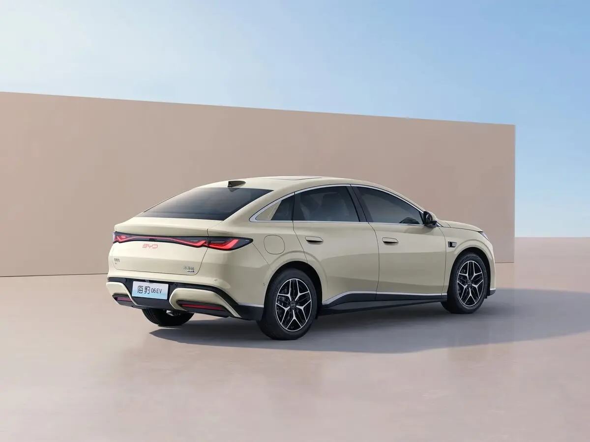 BYD Seal 06 I Седан EV — 照片 5