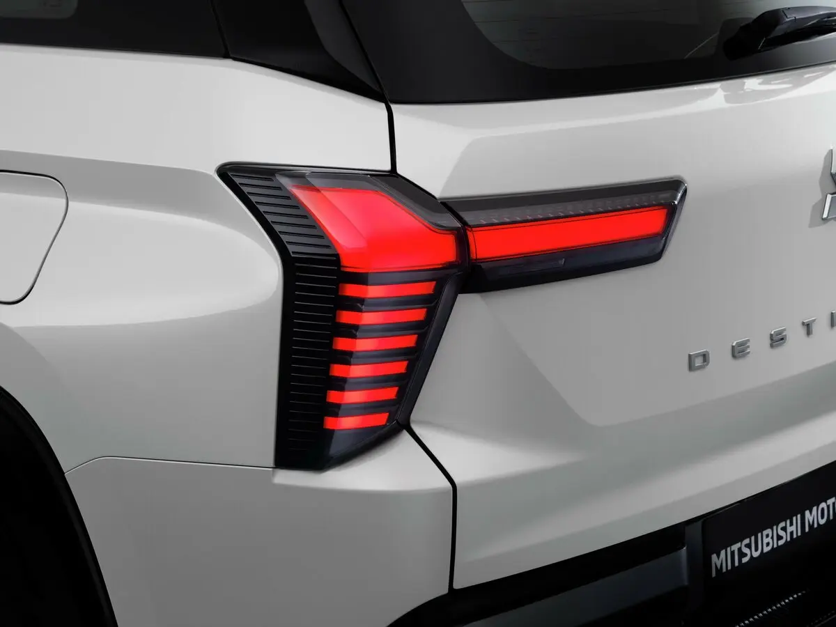Mitsubishi Destinator 2025 – н.в. Внедорожник 5 дв. — сүрөт 14