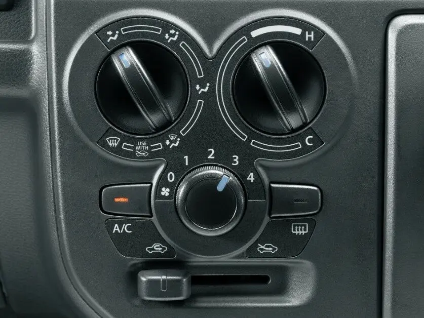 Suzuki Alto IX (HA37) Рестайлинг Хэтчбек 5 дв. — 照片 11