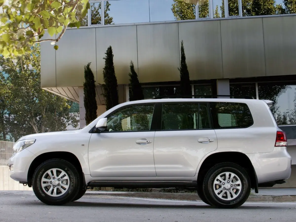 Toyota Land Cruiser 200 Series Внедорожник 5 дв. — фото 2