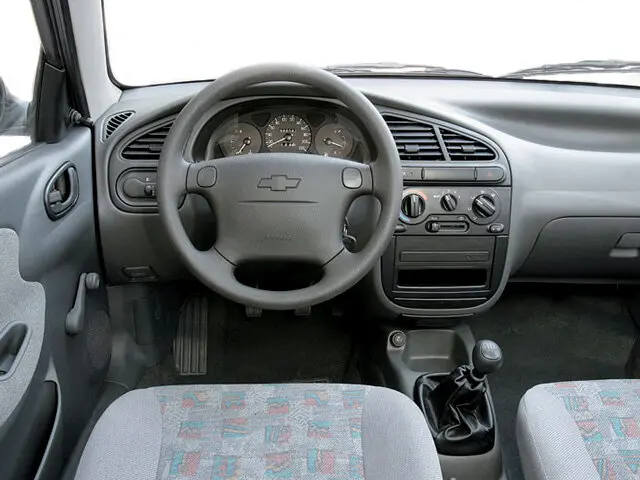 Chevrolet Lanos I Седан — сүрөт 7