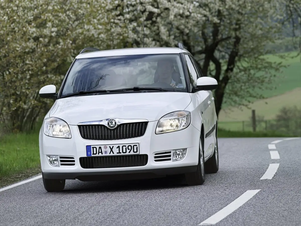 Skoda Fabia II Универсал 5 дв. — фото 3