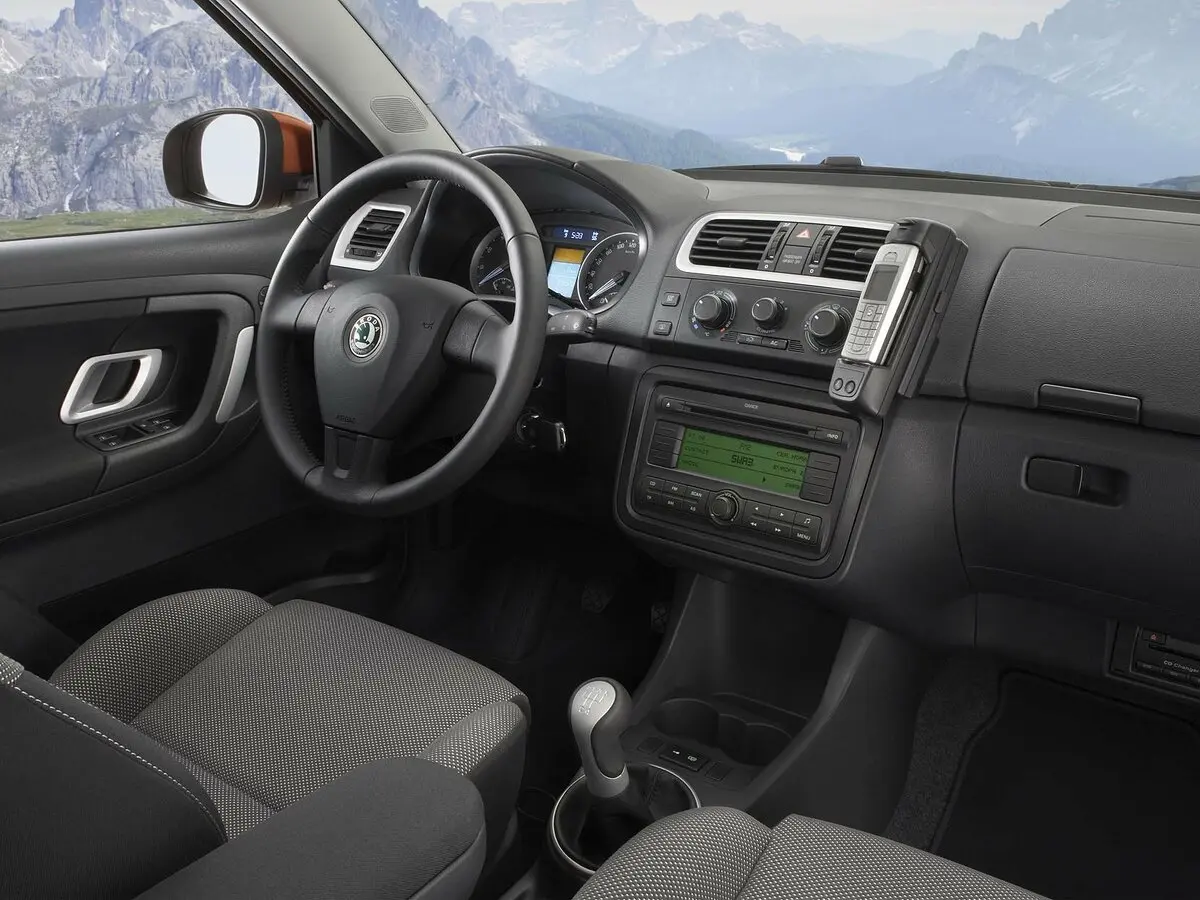 Skoda Fabia II Универсал 5 дв. — фото 6