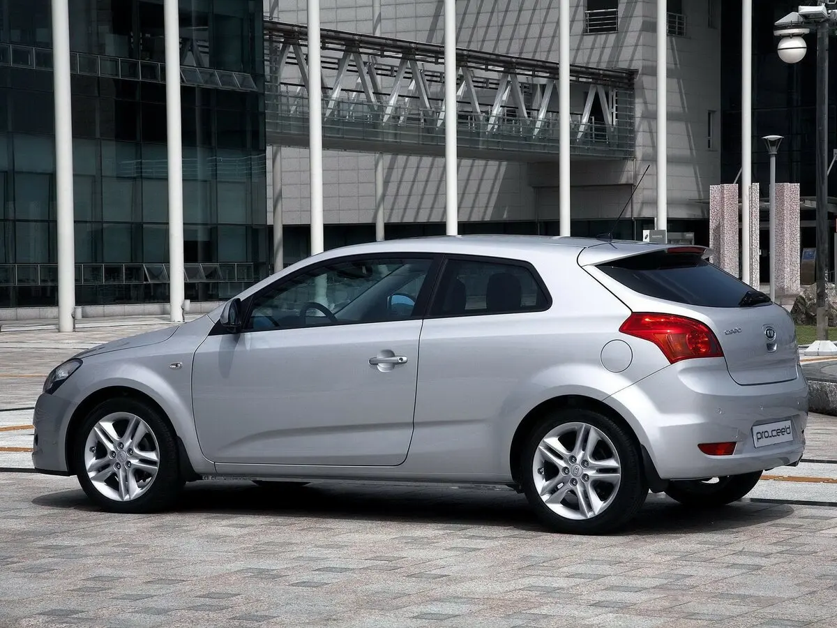 Kia Ceed I Хэтчбек 3 дв. — photo 2