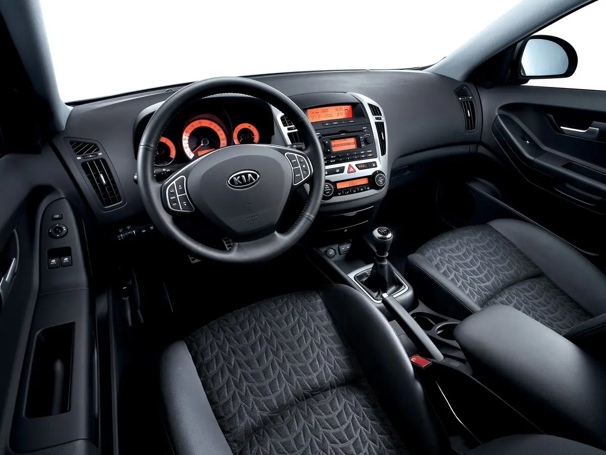 Kia Ceed I Хэтчбек 3 дв. — photo 6
