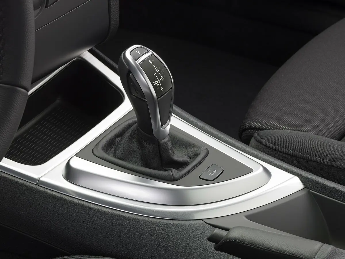 BMW 1 серии I (E81/E82/E87/E88) Рестайлинг Купе — сүрөт 13