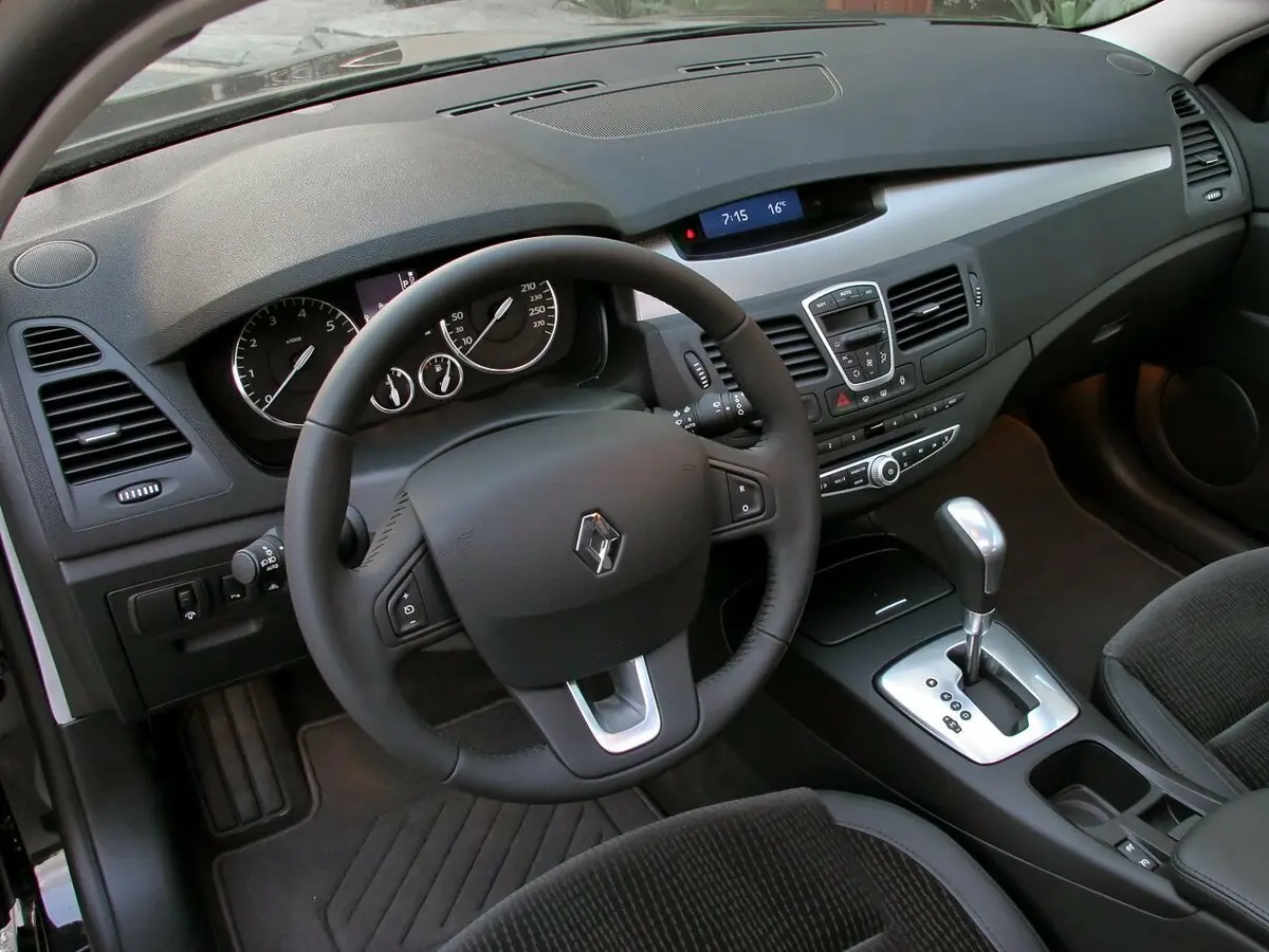 Renault Laguna III Лифтбек — сүрөт 7