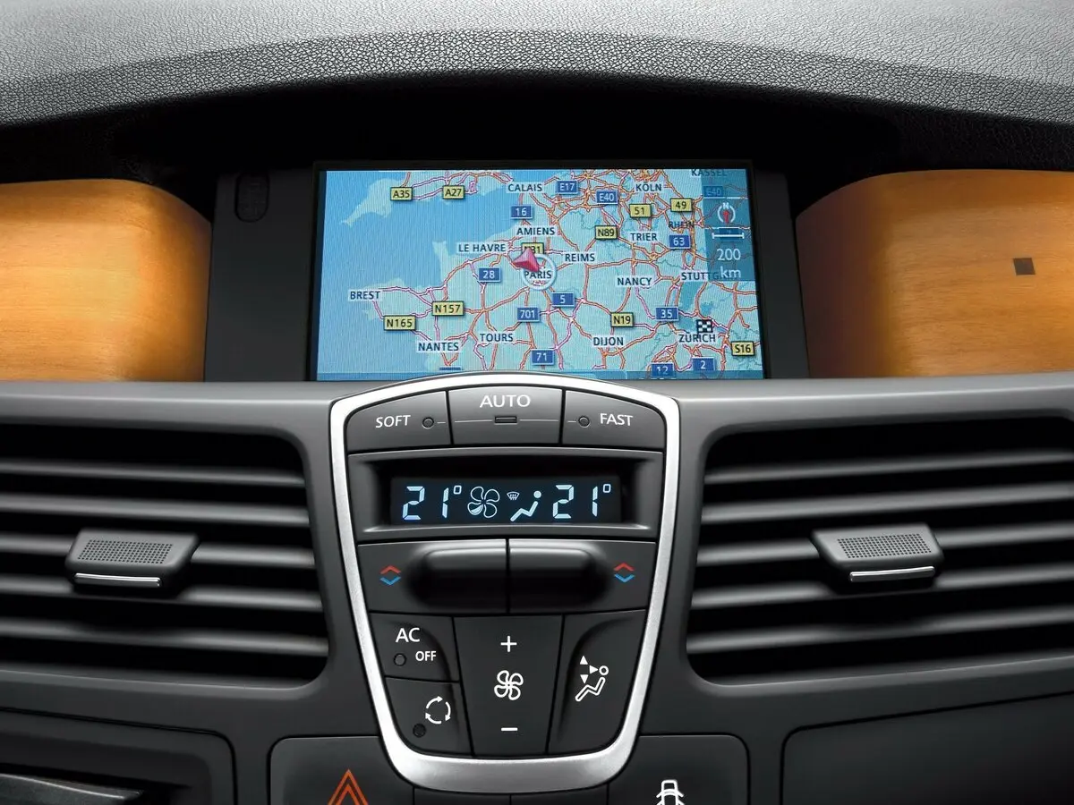 Renault Laguna III Лифтбек — сүрөт 14