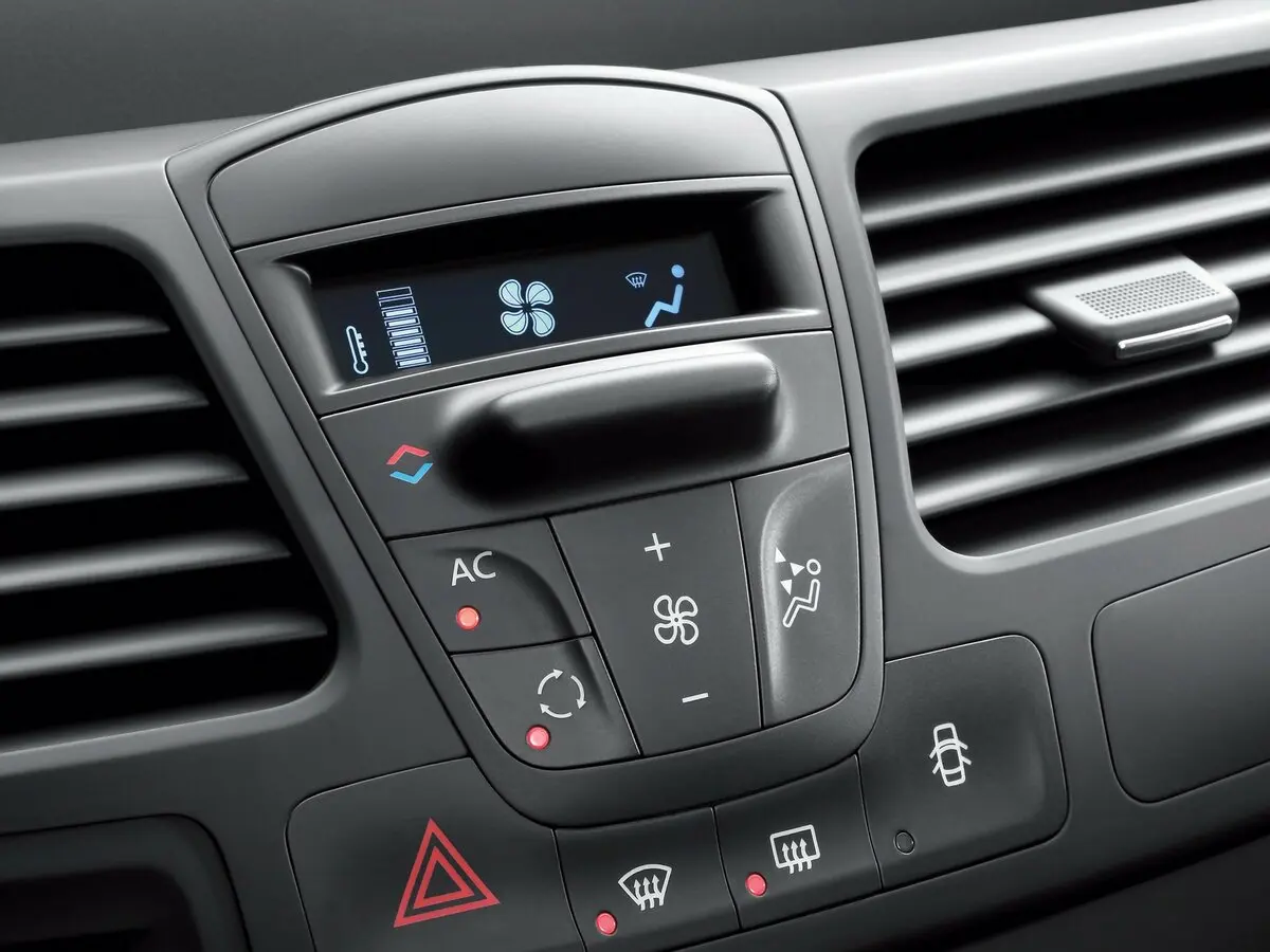 Renault Laguna III Лифтбек — сүрөт 15