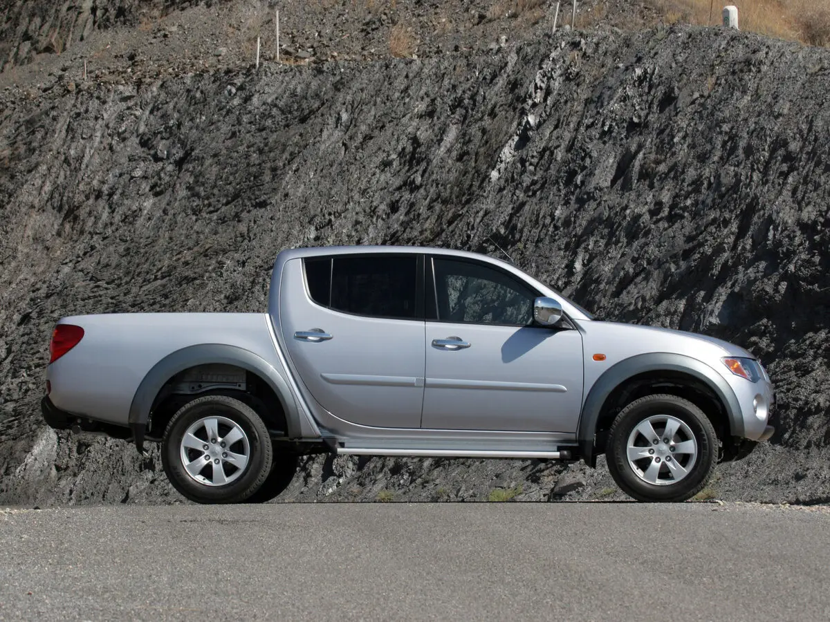 Mitsubishi L200 IV Пикап Двойная кабина — 照片 2