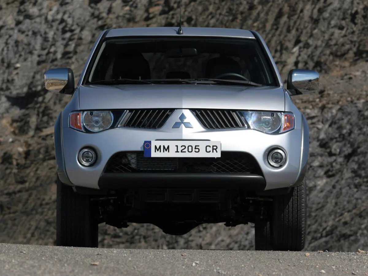 Mitsubishi L200 IV Пикап Двойная кабина — 照片 3