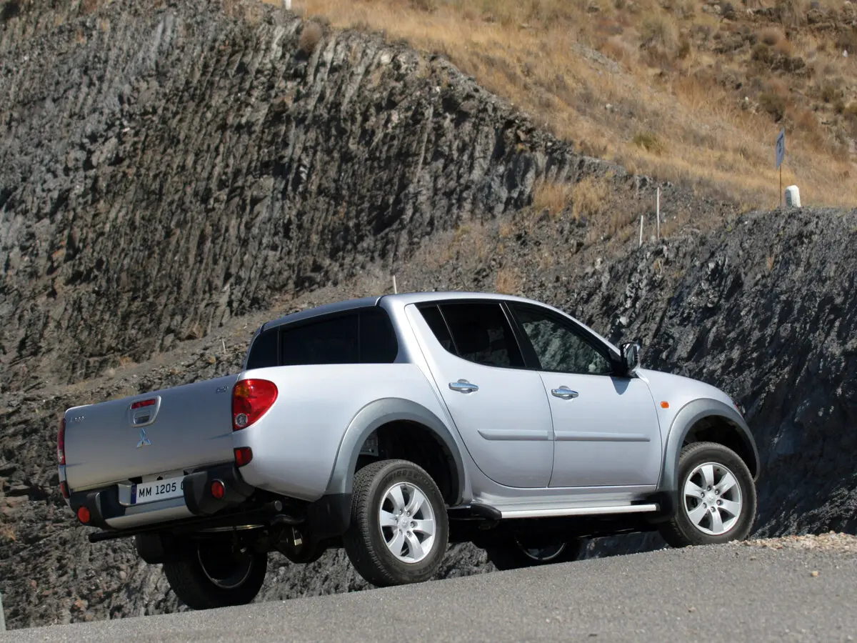 Mitsubishi L200 IV Пикап Двойная кабина — 照片 4