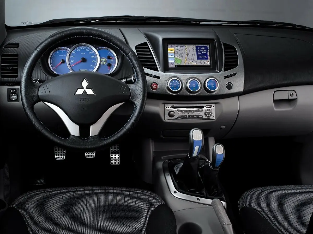Mitsubishi L200 IV Пикап Двойная кабина — 照片 5