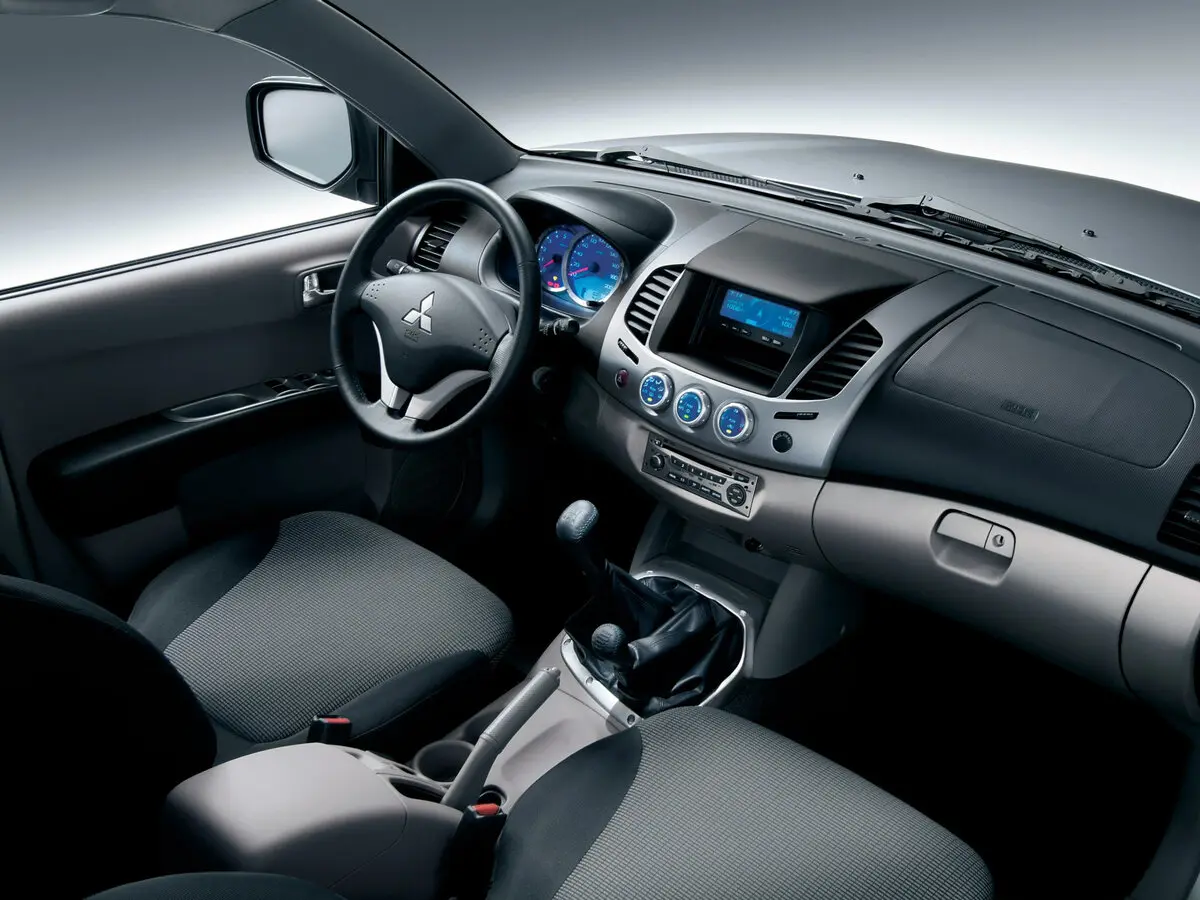 Mitsubishi L200 IV Пикап Двойная кабина — 照片 6