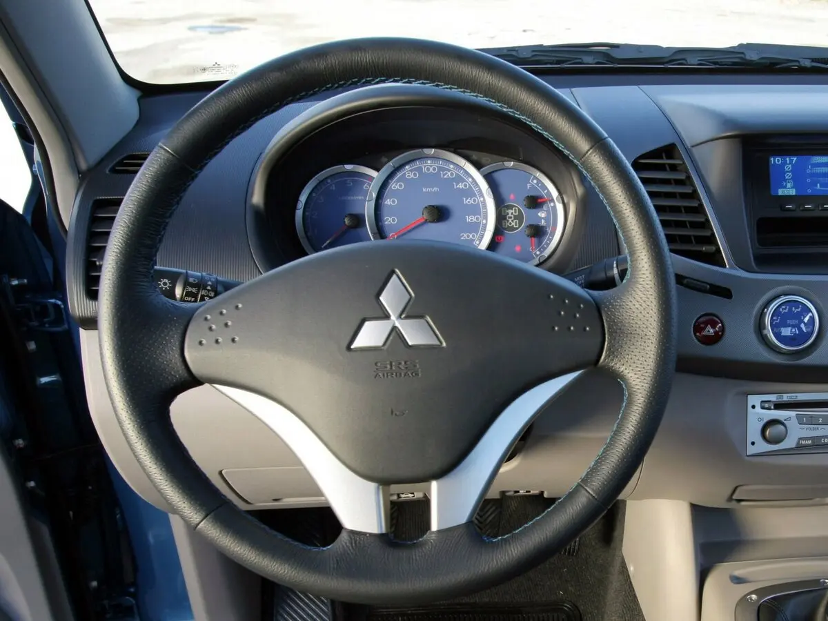 Mitsubishi L200 IV Пикап Двойная кабина — 照片 8