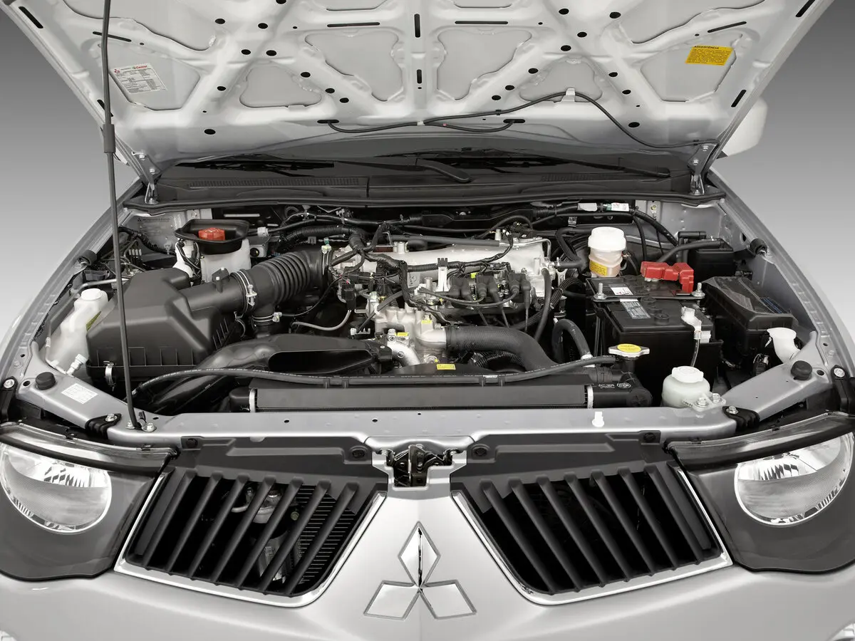 Mitsubishi L200 IV Пикап Двойная кабина — 照片 12