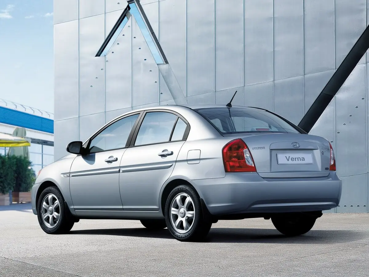 Hyundai Verna II Седан — сүрөт 4