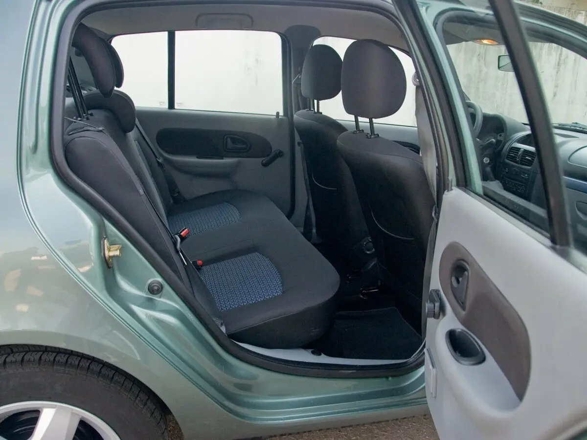 Renault Symbol I Рестайлинг 2 Седан — сүрөт 4
