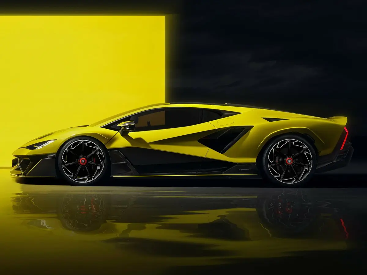 Lamborghini Fenomeno 2025 – н.в. Купе — photo 2