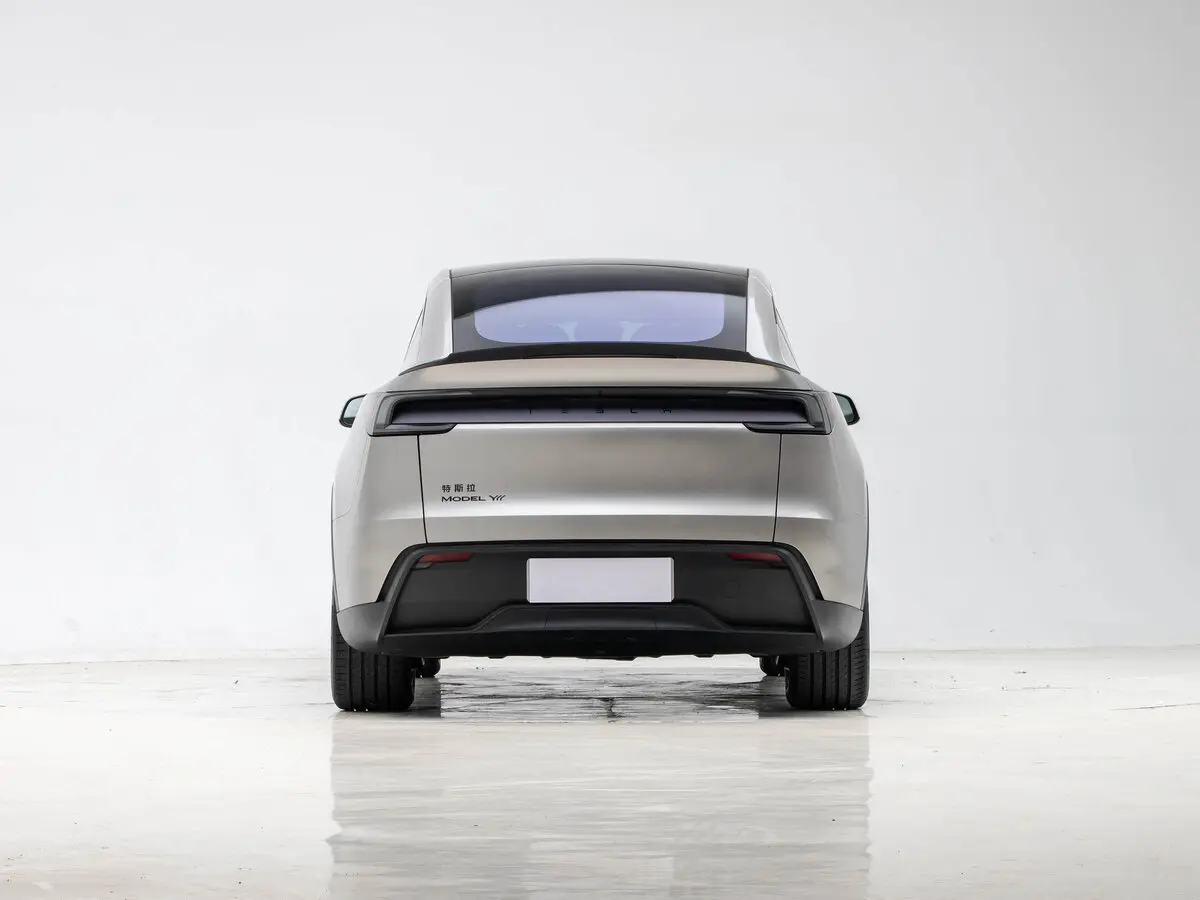 Tesla Model Y I Рестайлинг Внедорожник 5 дв. L — фото 4