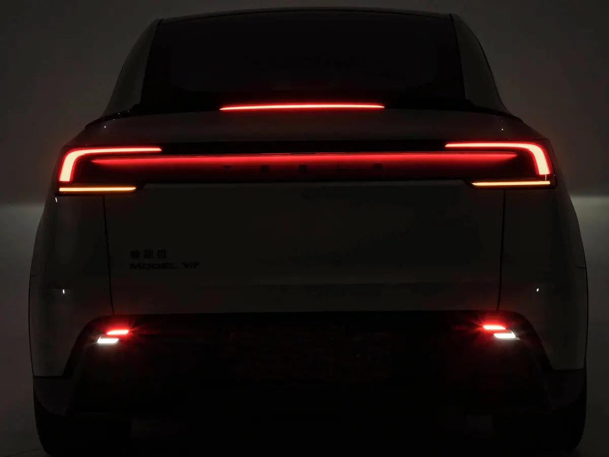 Tesla Model Y I Рестайлинг Внедорожник 5 дв. L — фото 13