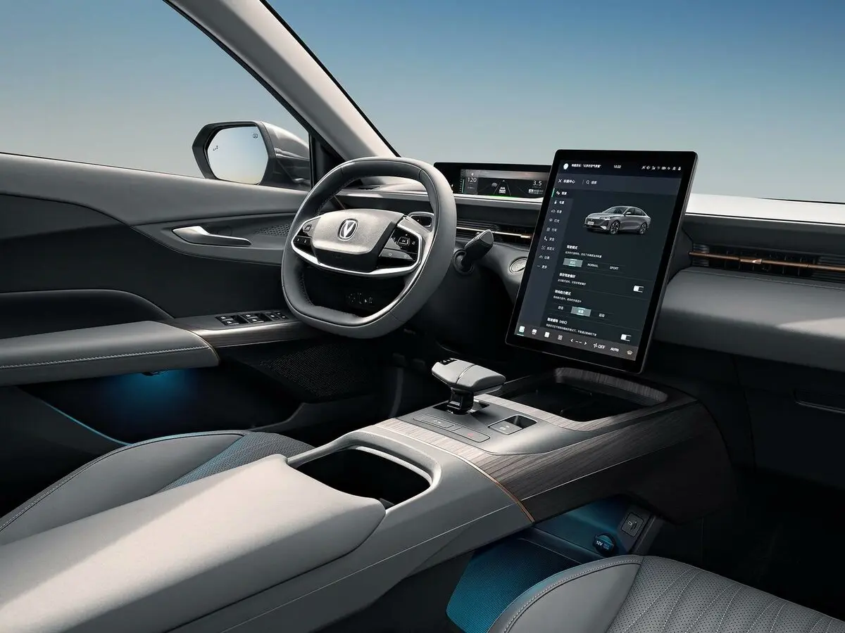 Changan UNI-L 2024 – н.в. Седан — 照片 4
