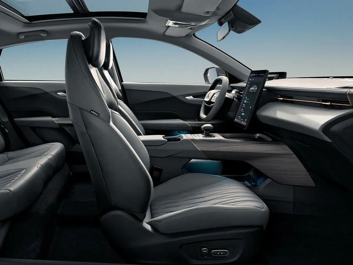Changan UNI-L 2024 – н.в. Седан — 照片 5