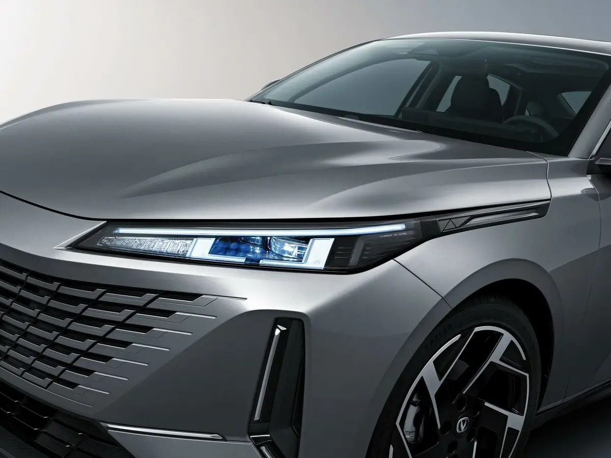 Changan UNI-L 2024 – н.в. Седан — 照片 8