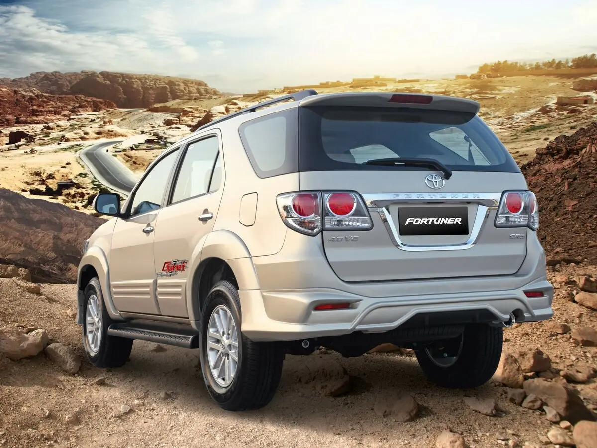 Toyota Fortuner I Рестайлинг 2 Внедорожник 5 дв. — фото 4