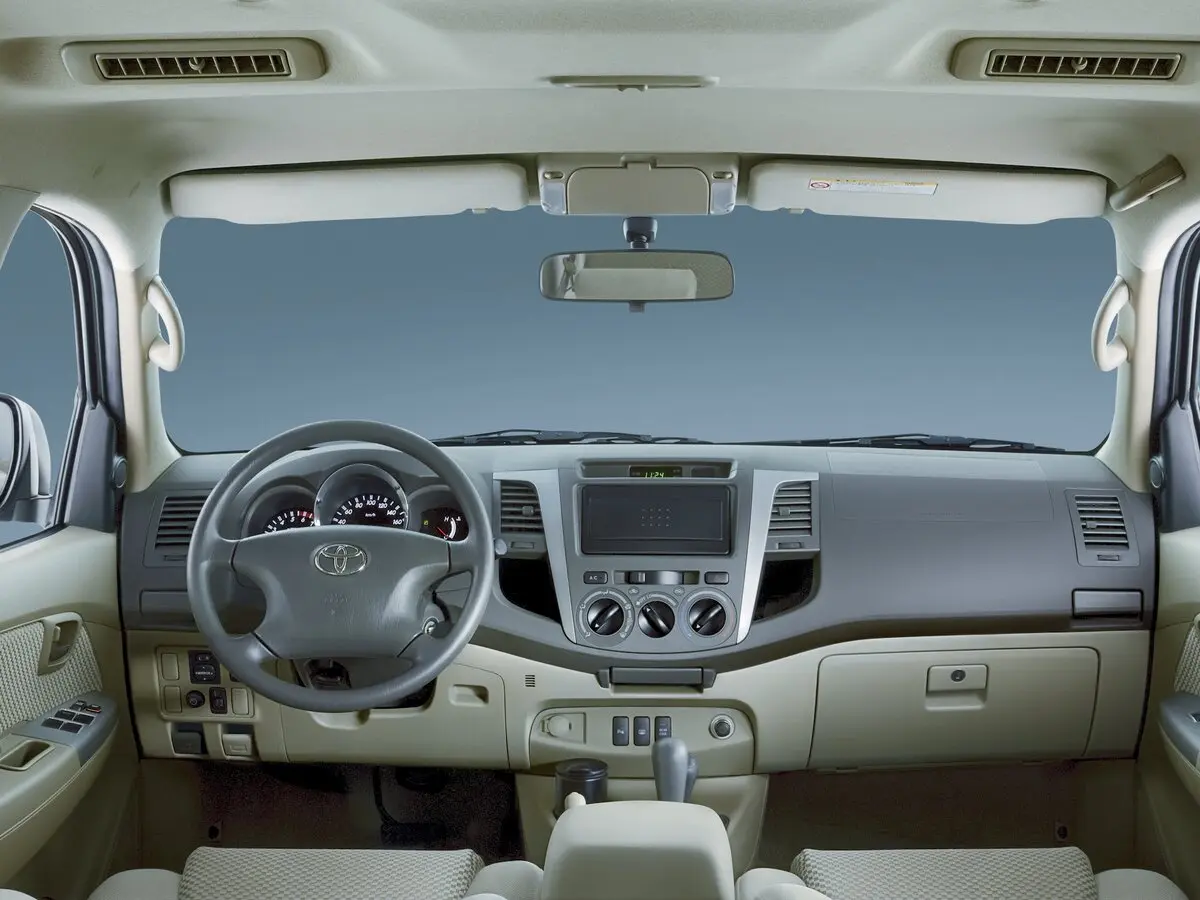 Toyota Fortuner I Рестайлинг Внедорожник 5 дв. — фото 6
