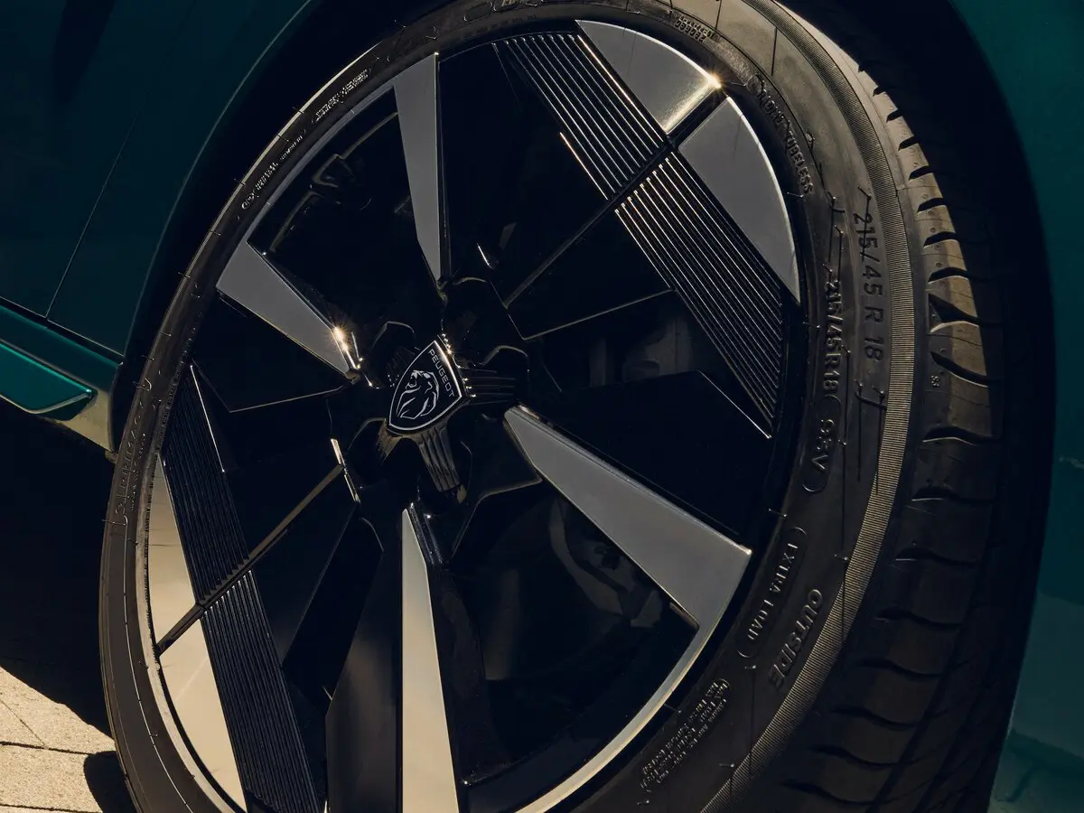 Peugeot 308 III Рестайлинг Хэтчбек 5 дв. — сүрөт 14