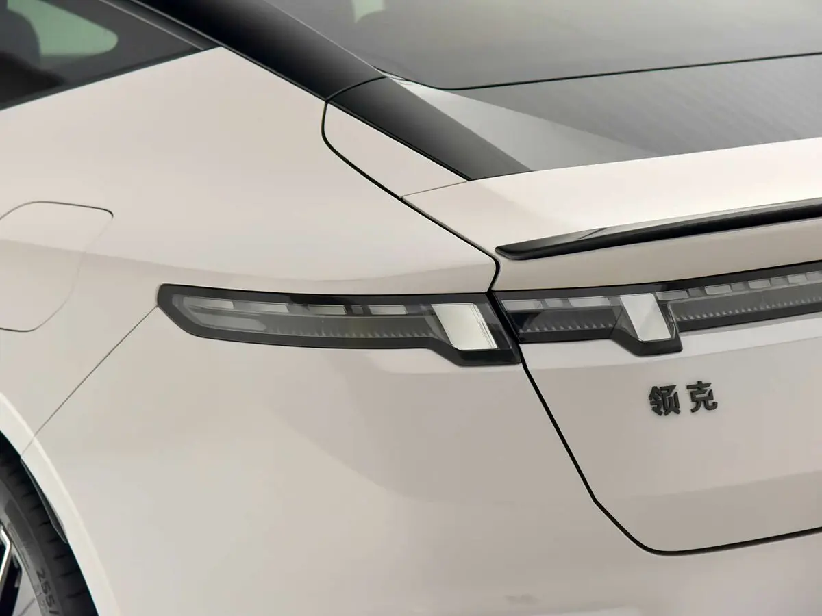 Lynk & Co 10 2025 – н.в. Седан — сүрөт 15