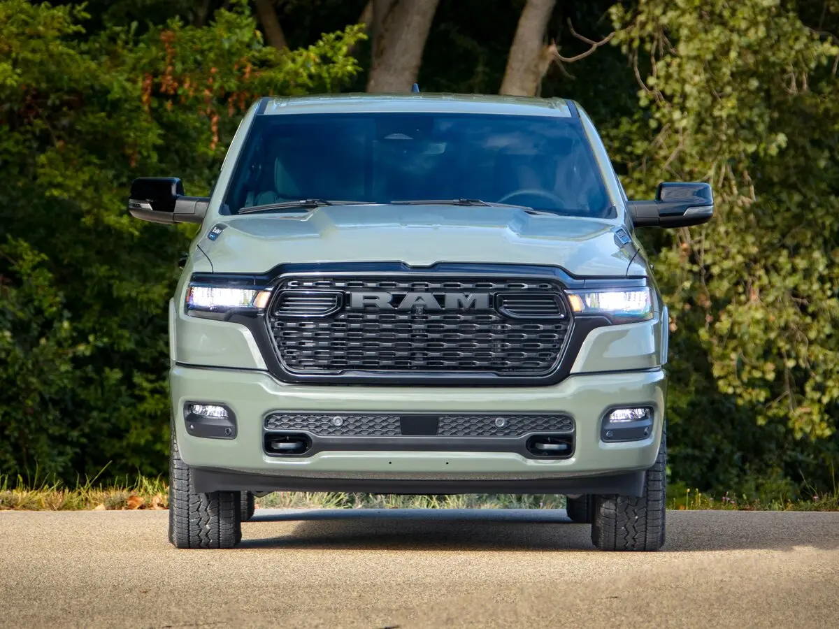 Ram 1500 V Рестайлинг Пикап Двойная кабина Quad Cab — photo 3