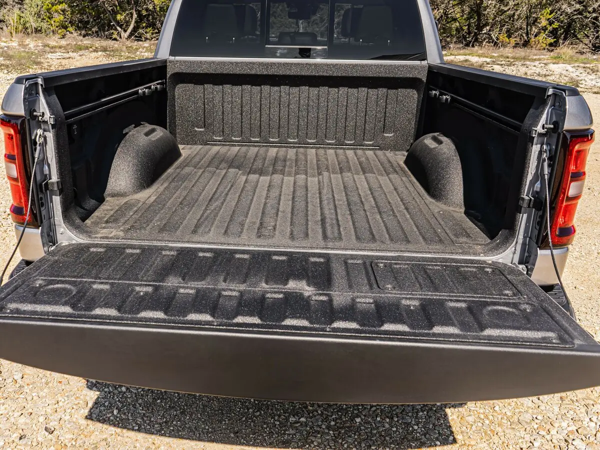 Ram 1500 V Рестайлинг Пикап Двойная кабина Quad Cab — photo 10