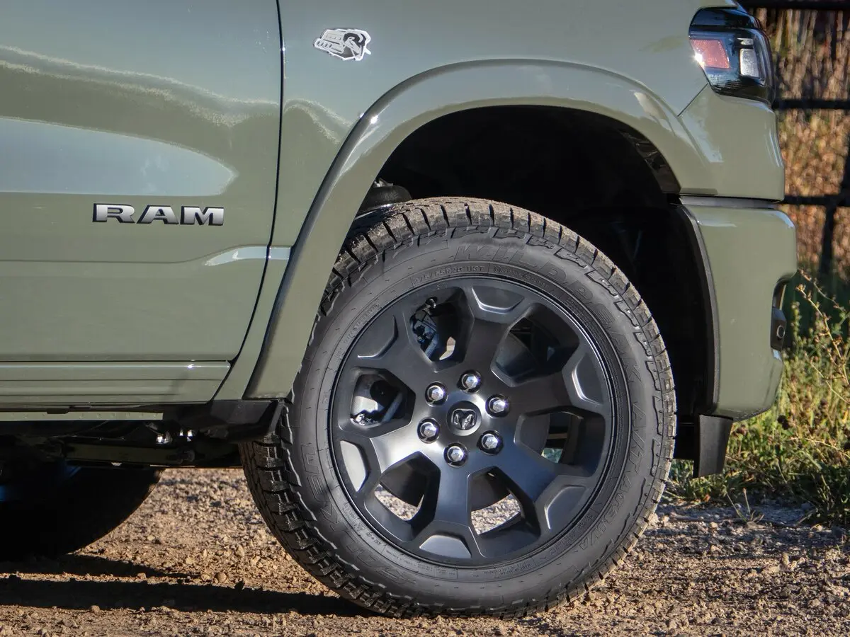Ram 1500 V Рестайлинг Пикап Двойная кабина Quad Cab — photo 14