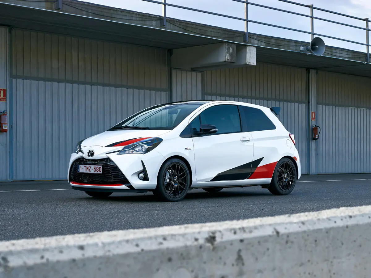 Toyota Yaris III Рестайлинг 2 Хэтчбек 3 дв.