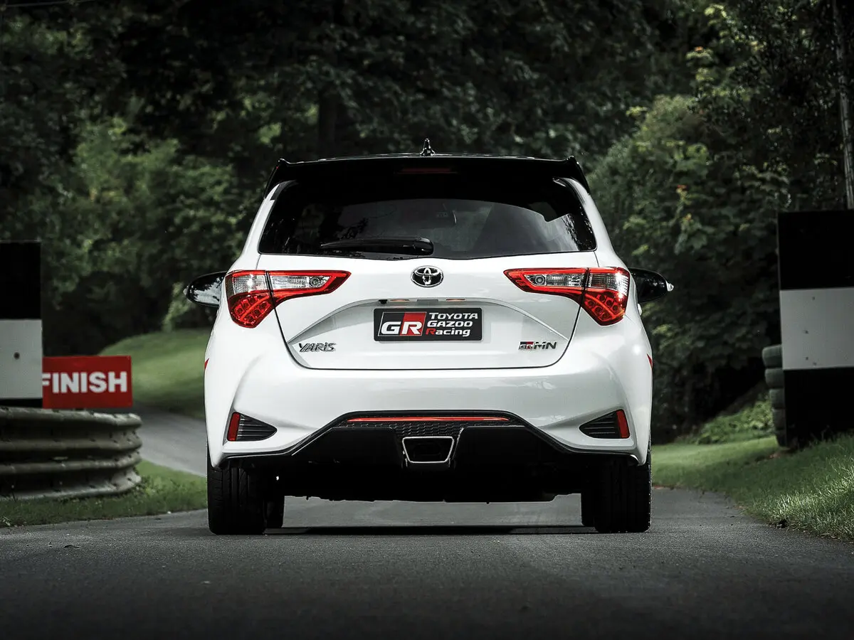 Toyota Yaris III Рестайлинг 2 Хэтчбек 3 дв. — сүрөт 4