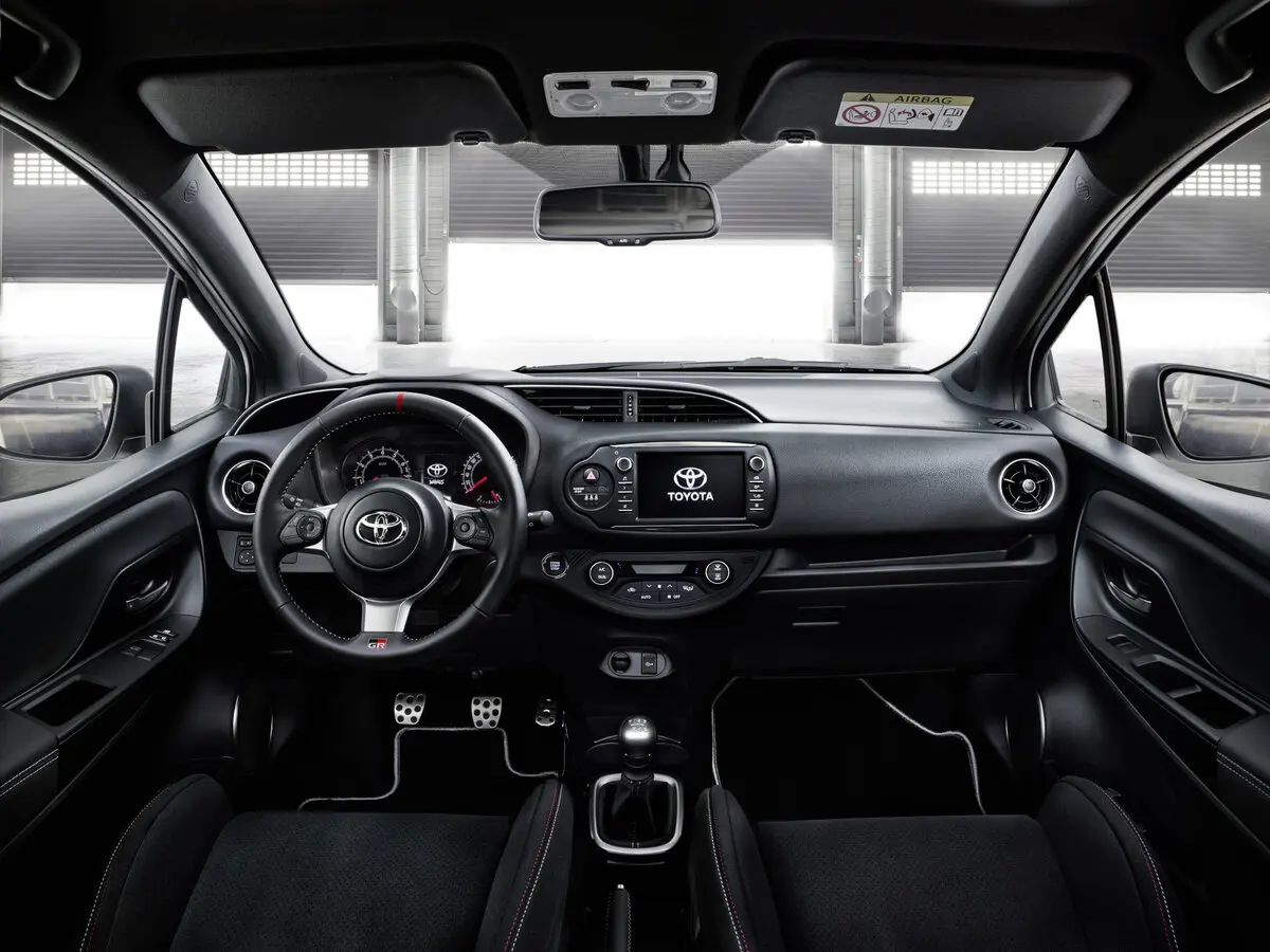 Toyota Yaris III Рестайлинг 2 Хэтчбек 3 дв. — сүрөт 5