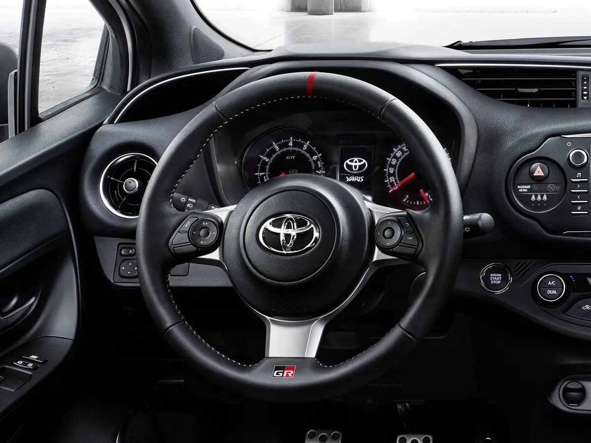 Toyota Yaris III Рестайлинг 2 Хэтчбек 3 дв. — сүрөт 7