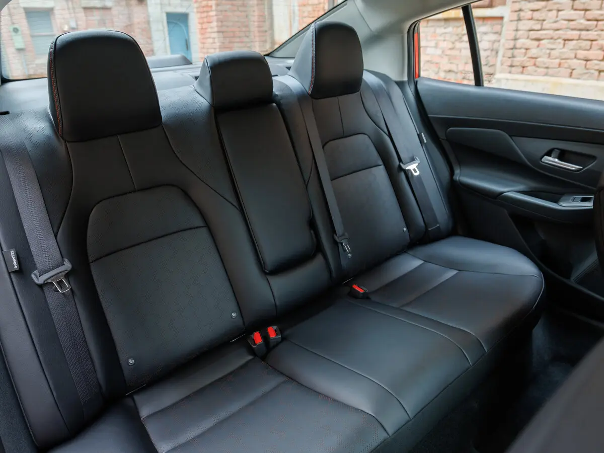 Nissan Sentra IX (B19) Седан — 照片 9