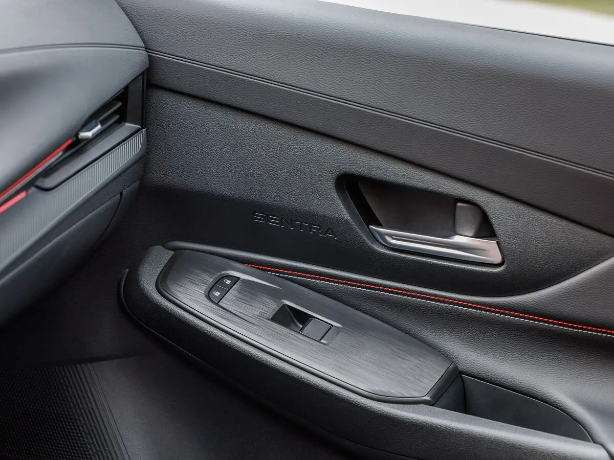 Nissan Sentra IX (B19) Седан — 照片 10
