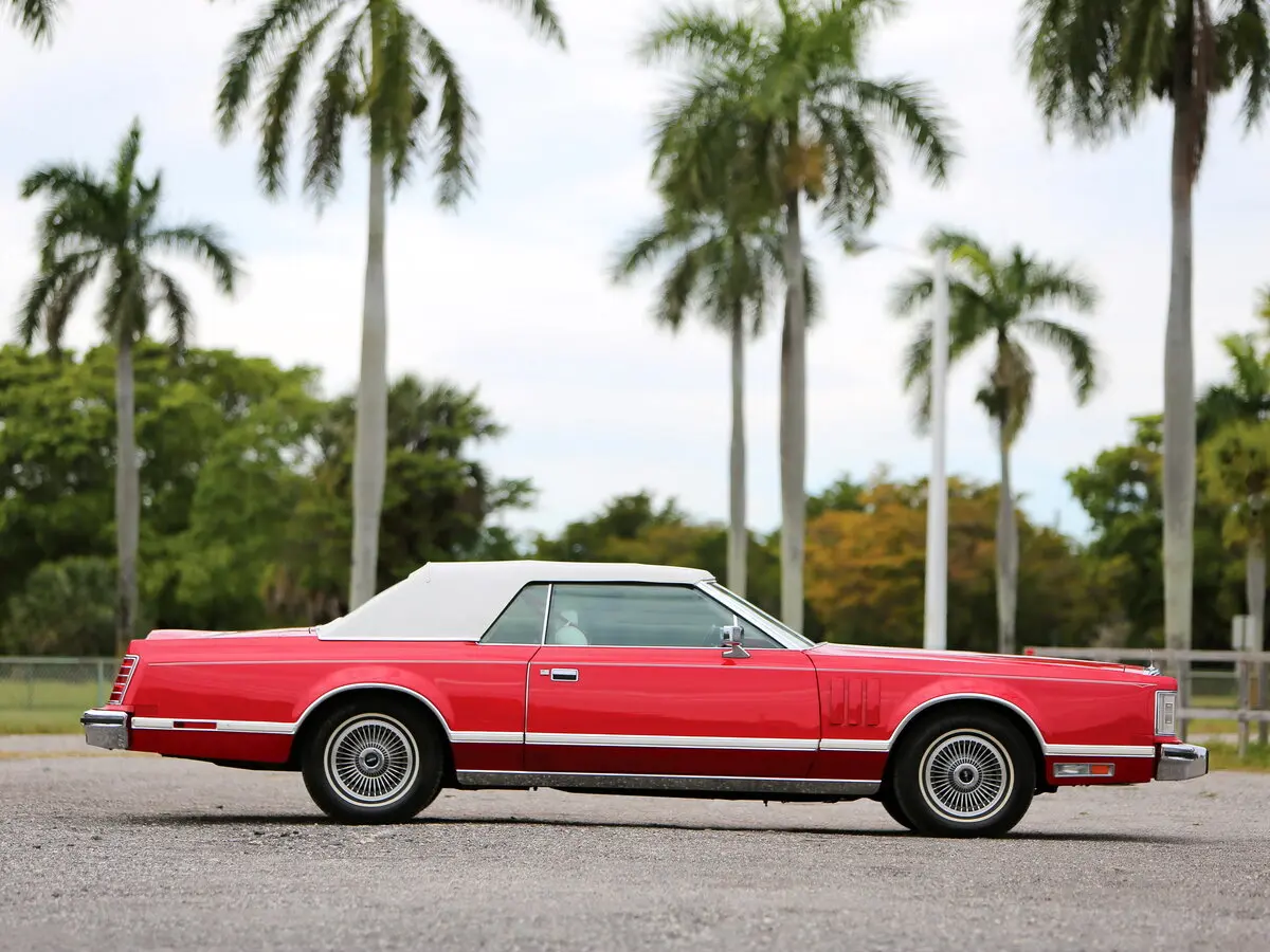 Lincoln Continental Mark V Купе — photo 2