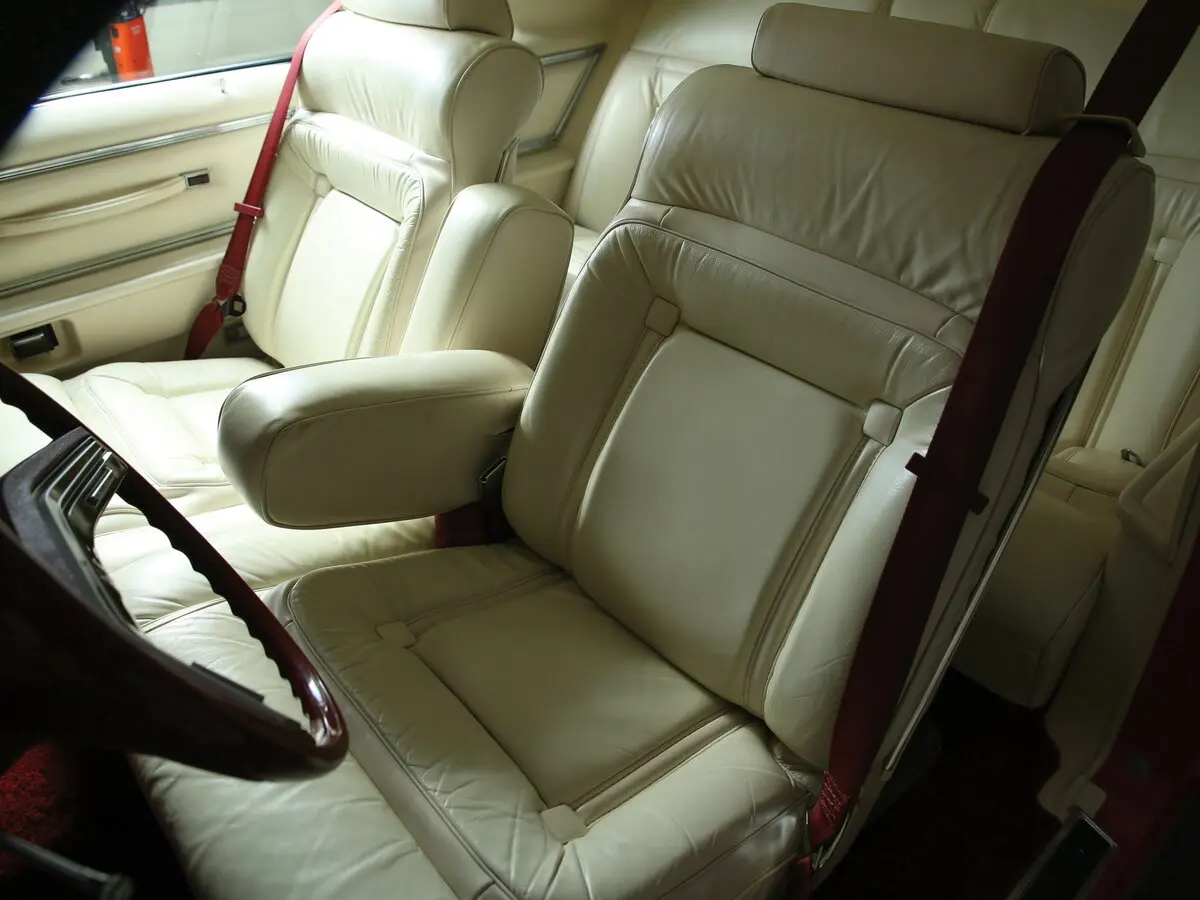 Lincoln Continental Mark V Купе — photo 6