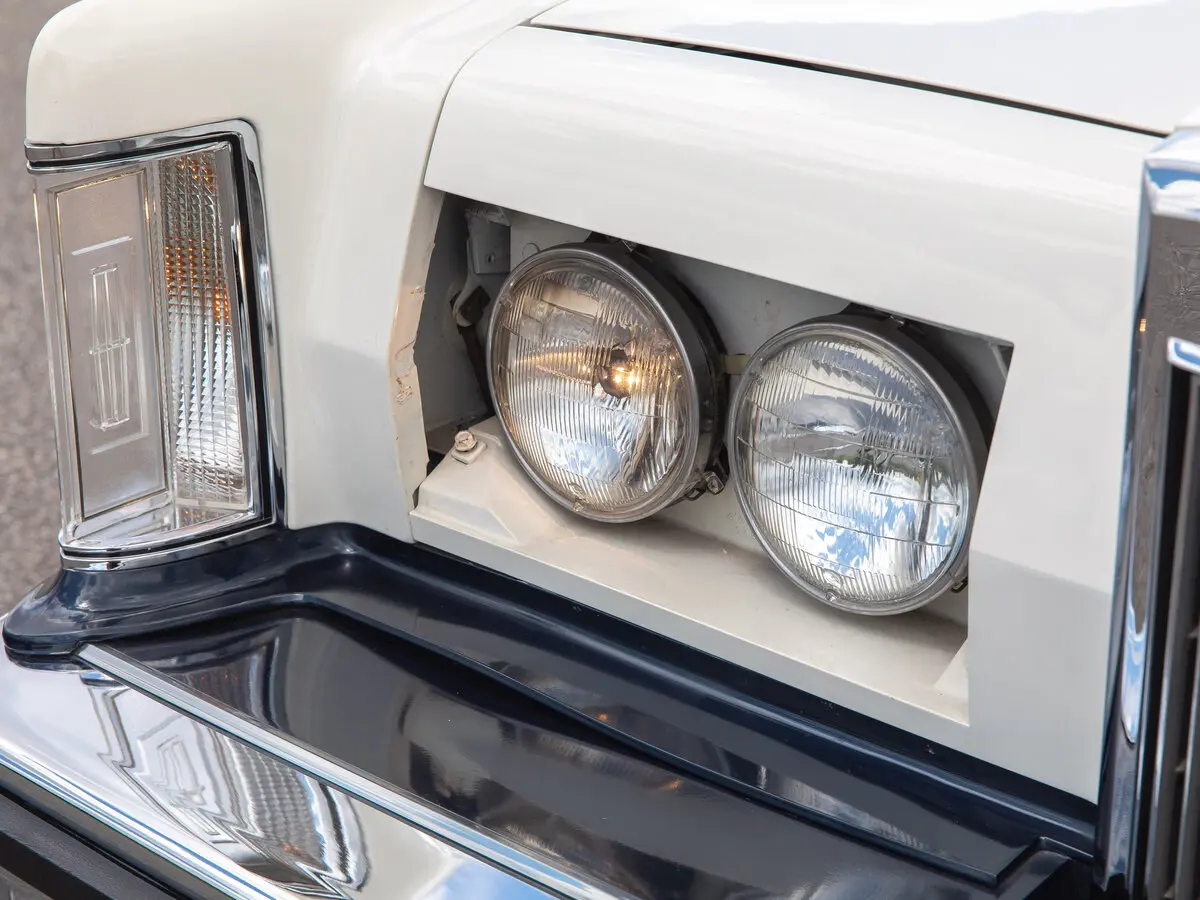 Lincoln Continental Mark V Купе — photo 12