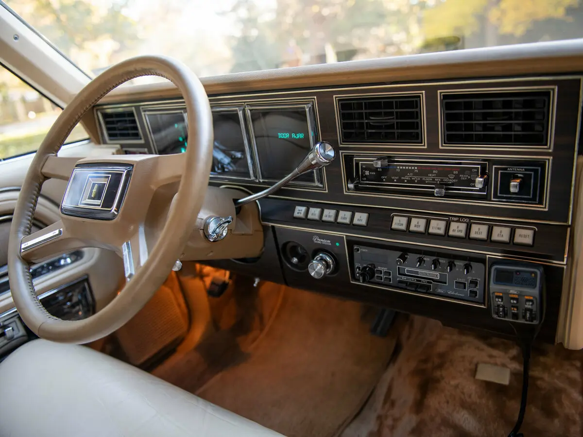Lincoln Continental Mark VI Купе — сүрөт 7