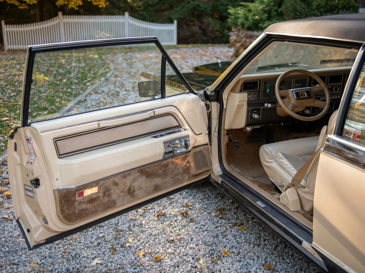 Lincoln Continental Mark VI Купе — сүрөт 9
