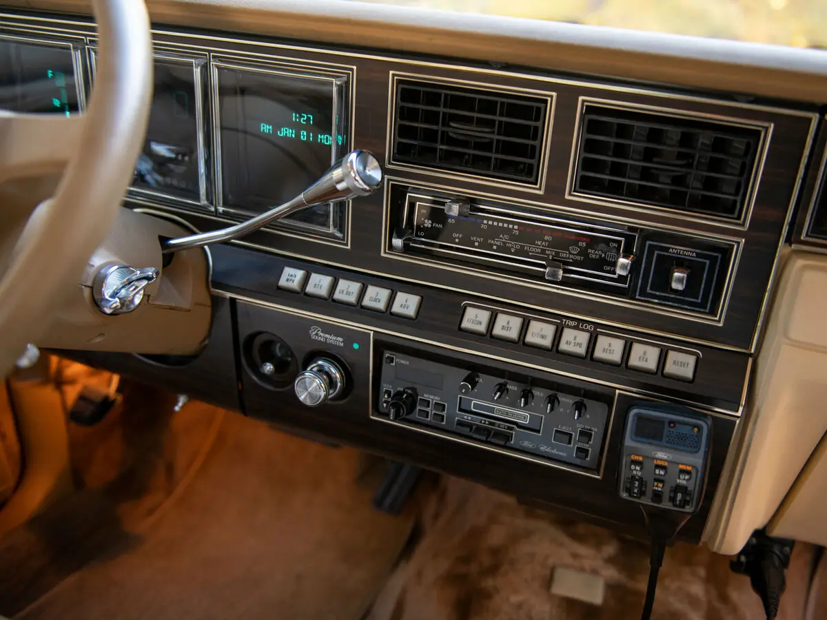 Lincoln Continental Mark VI Купе — сүрөт 10